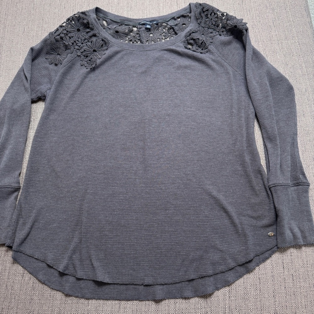 American Eagle Gray Waffle Knit Thermal Top Crochet Lace Shoulder Women Medium